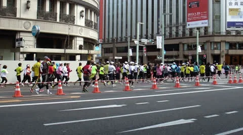 Athletes in the Tokyo Marathon Vídeo Stock 24448096