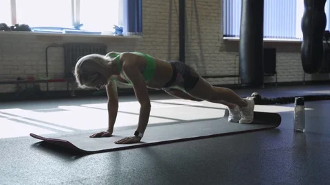 Athletic Beautiful Woman Does Push-ups as Part of Her Cross Fitness Stockbeeldmateriaal 105902380