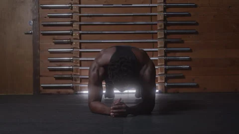 Athletic Guy Doing Plank In Gym Видео 270323781