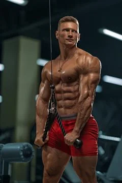Athletic man doing triceps exercise Foto stock