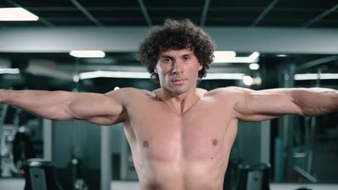 Athletic man doing weight lifting. Video stock 160195430