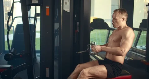 Athletic man engages in Thrust of the lower block to the stomach in the gym Video stock 126558719