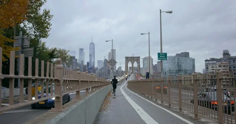 Athletic Man Going On A Run With Incredible Skyscrapers On Classic New York Road 库存影片 112556016