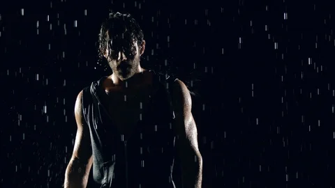 Athletic Man In The Rain 스톡 동영상 105429897