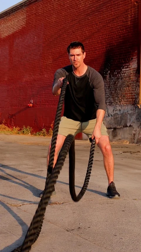 Athletic man working out in Los Angeles. Vertical video. Stock Footage 337139947