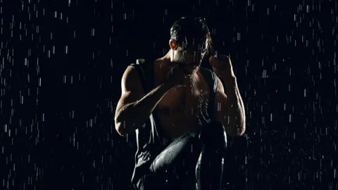 Athletic Man Working Out In The Rain 動画素材 102784271