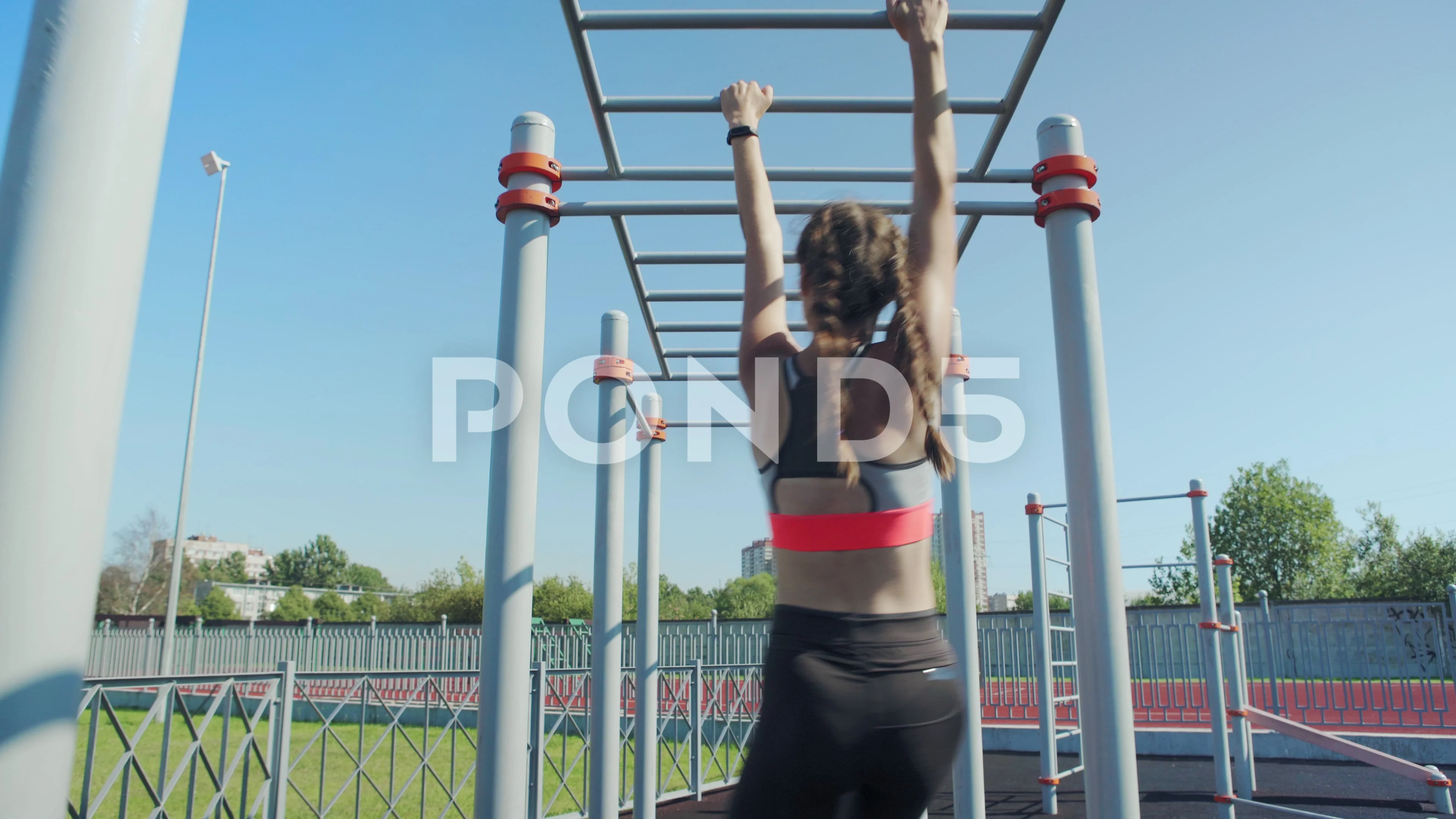 Athletic teenage girl doing monkey bars , Stock Video