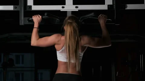Athletic woman doing pull-ups Video stock 142279827