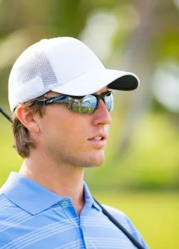 Athletic young man playing golf Stock-Fotos
