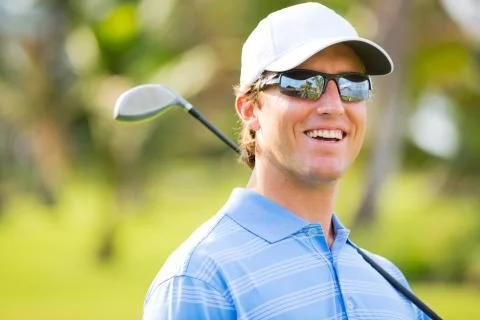 Athletic young man playing golf Stock-Fotos
