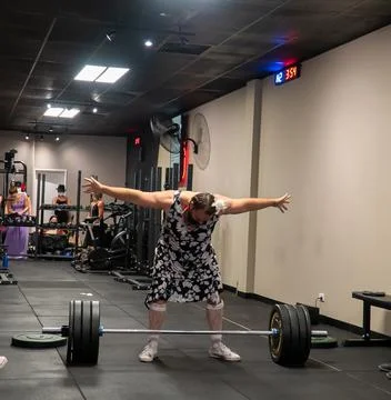 Athlets deadlifting in drag Stock Photos