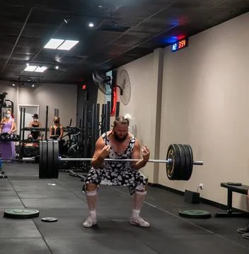 Athlets deadlifting in drag Stock Photos