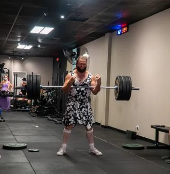 Athlets deadlifting in drag Stock Photos