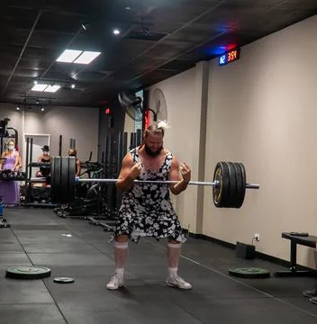 Athlets deadlifting in drag Stock Photos