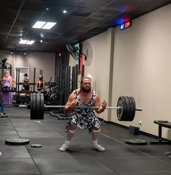 Athlets deadlifting in drag Stock Photos
