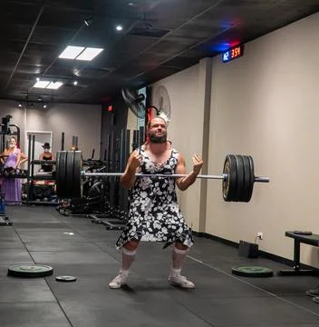 Athlets deadlifting in drag Stock Photos