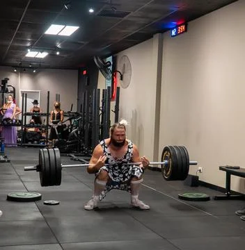 Athlets deadlifting in drag Stock Photos