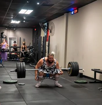Athlets deadlifting in drag Stock Photos