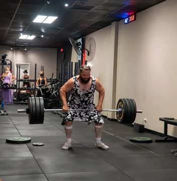Athlets deadlifting in drag Stock Photos