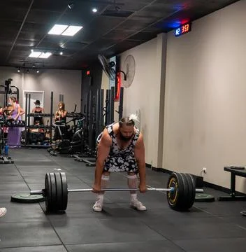 Athlets deadlifting in drag Stock Photos
