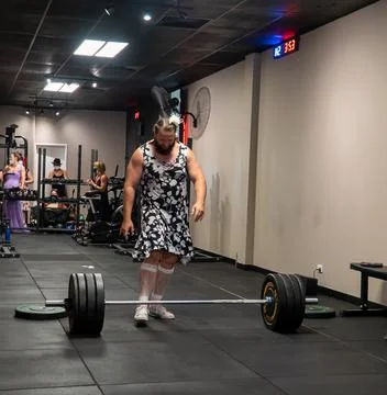 Athlets deadlifting in drag Stock Photos