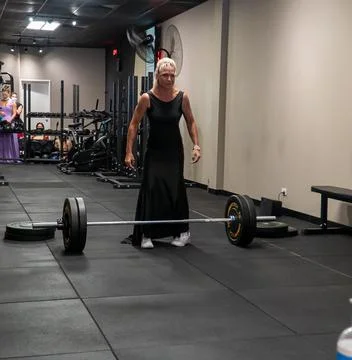 Athlets deadlifting in drag Stock Photos