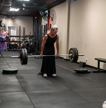 Athlets deadlifting in drag Stock Photos
