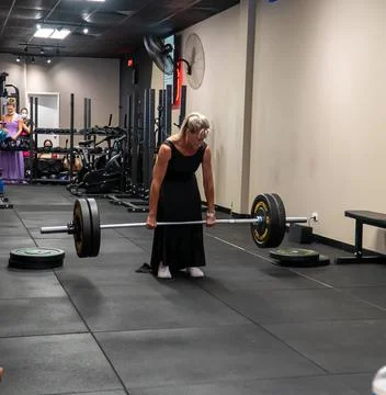 Athlets deadlifting in drag Stock Photos