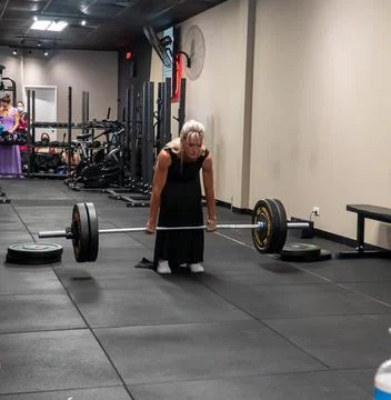 Athlets deadlifting in drag Stock Photos