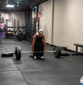 Athlets deadlifting in drag Stock Photos
