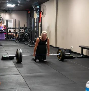 Athlets deadlifting in drag Stock Photos