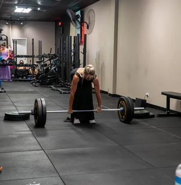 Athlets deadlifting in drag Stock Photos