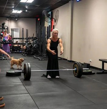 Athlets deadlifting in drag Stock Photos