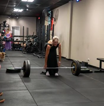 Athlets deadlifting in drag Stock Photos
