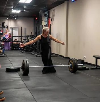Athlets deadlifting in drag Stock Photos