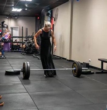 Athlets deadlifting in drag Stock Photos