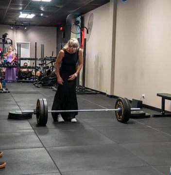 Athlets deadlifting in drag Stock Photos