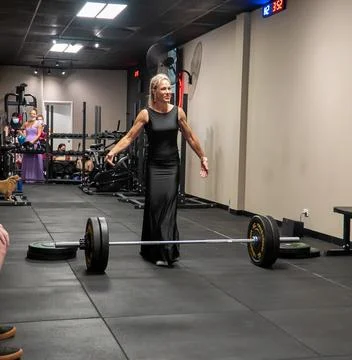 Athlets deadlifting in drag Stock Photos