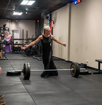 Athlets deadlifting in drag Stock Photos