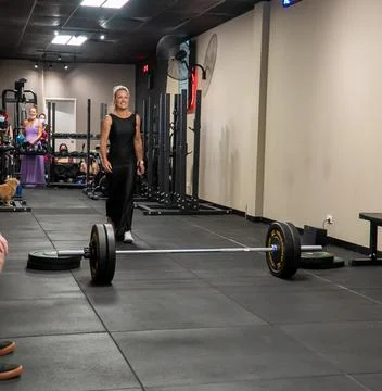 Athlets deadlifting in drag Stock Photos