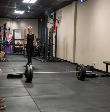 Athlets deadlifting in drag Stock Photos