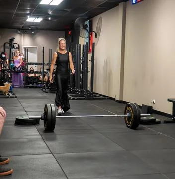 Athlets deadlifting in drag Stock Photos