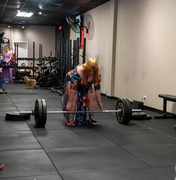 Athlets deadlifting in drag 写真素材