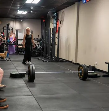 Athlets deadlifting in drag Stock Photos