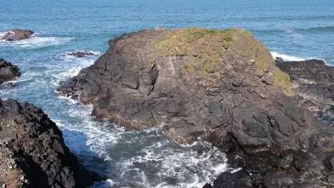 Atlantic Ocean Waves strong current rocky landscape Portballintrae Stock-Footage 304991691