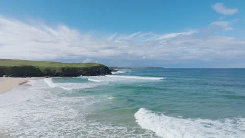Atlantic surf breaking at Eoropie Beach cliffs, Isle of Lewis, Outer Hebrides — Stock Footage 320454376