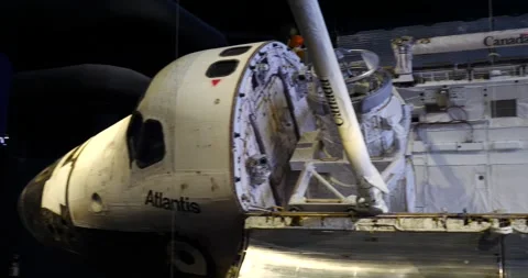 Atlantis Shuttle at Kennedy Space Center Visitor Complex Exploring Journey Vídeos de archivo 245764498