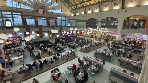 The Atmosphere Of A Cafe In The Middle Of A Mall Vídeos de archivo 229883053