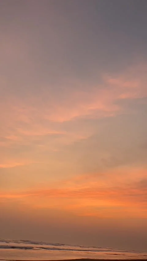 The atmosphere of the sky when dusk comes Stock Footage 308402912