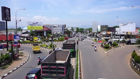 The atmosphere of traffic light city.  Stock-Footage 140203853